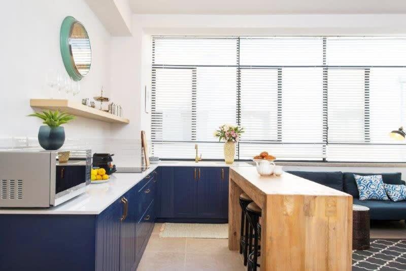 Six Spectacular 2BR Apt near Dizengoff Square