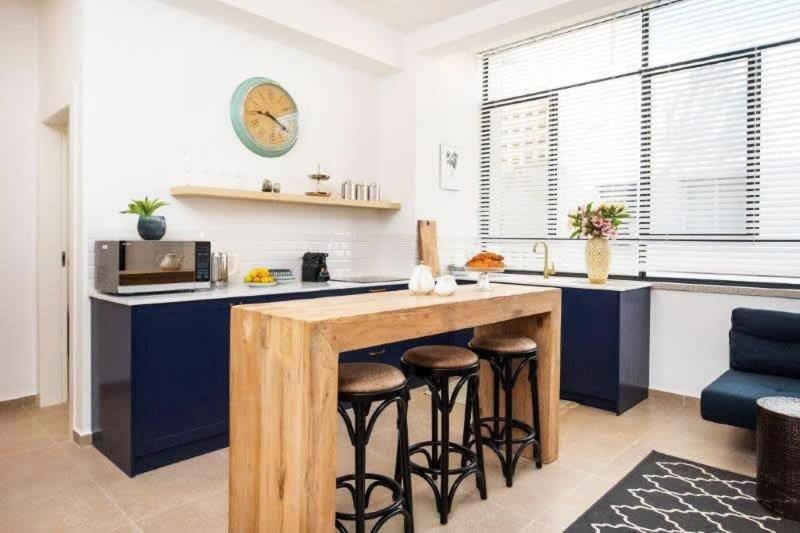 Six Spectacular 2BR Apt near Dizengoff Square