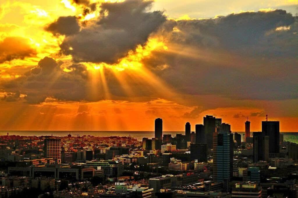 Six Spectacular 2BR Apt near Dizengoff Square