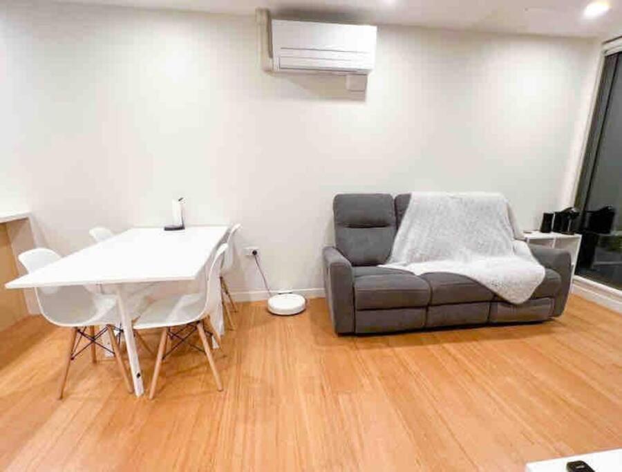 2 Bedroom High Class Perfectly Located Apartment view 5