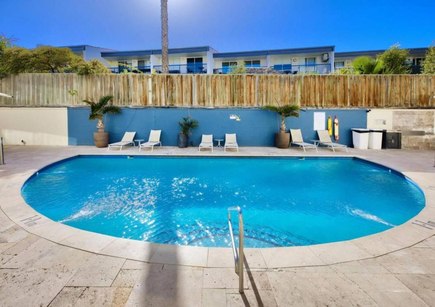 Sunset Shores Scarborough King Bed Beachfront