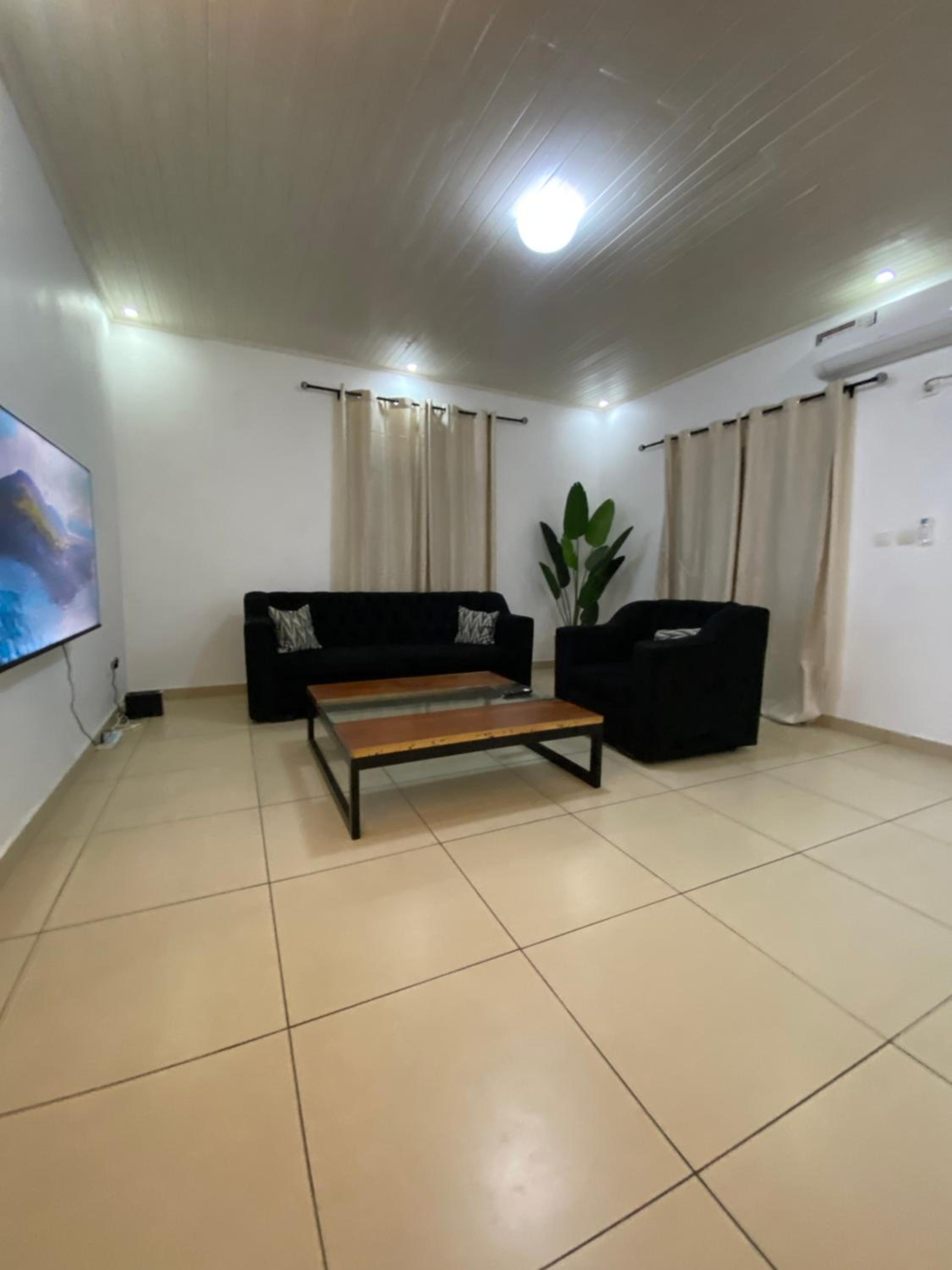 Stylish African-Chic Apartment - WiFi, Gardien, Parking, Climaté