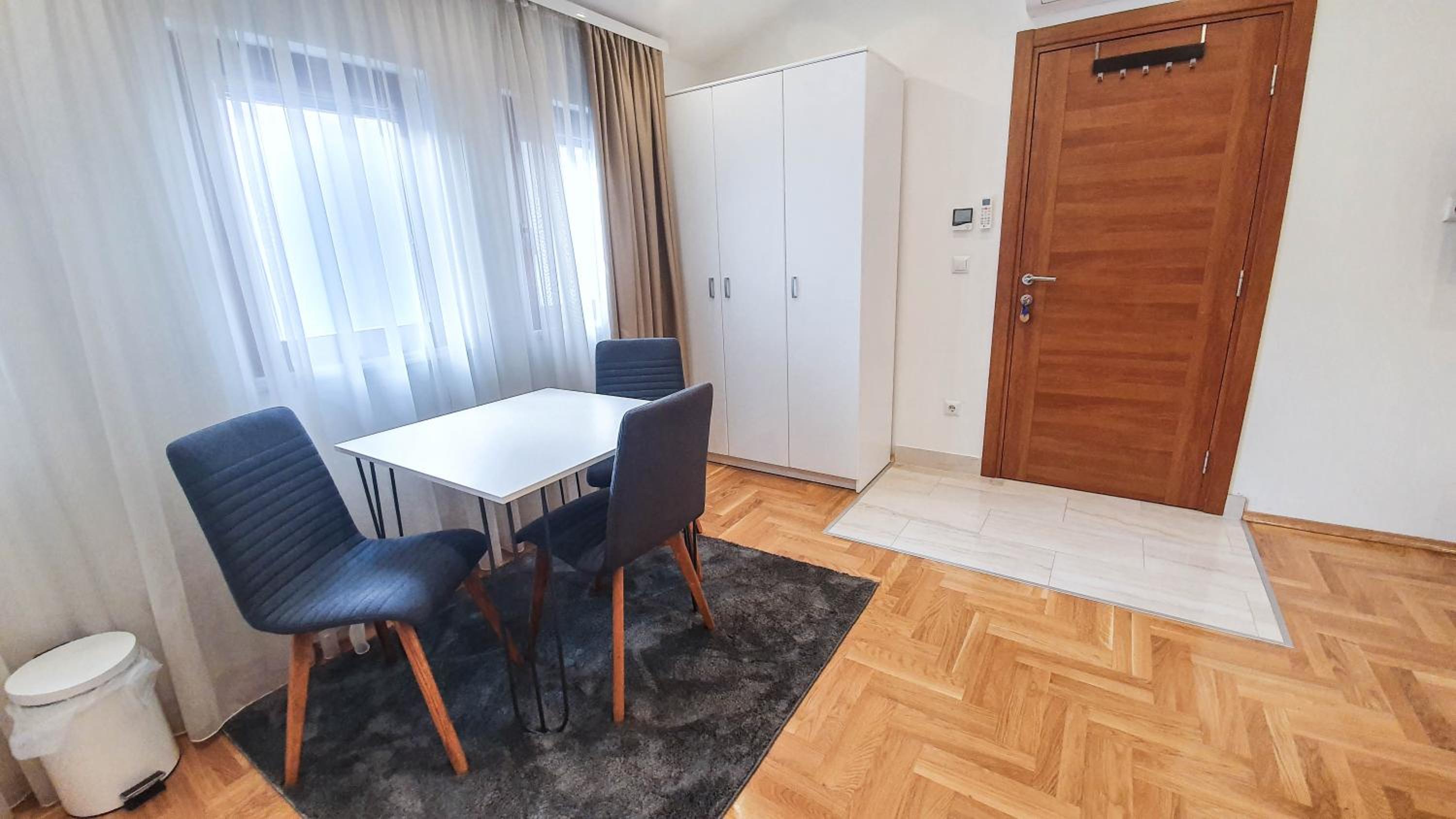 Zambak Apartments