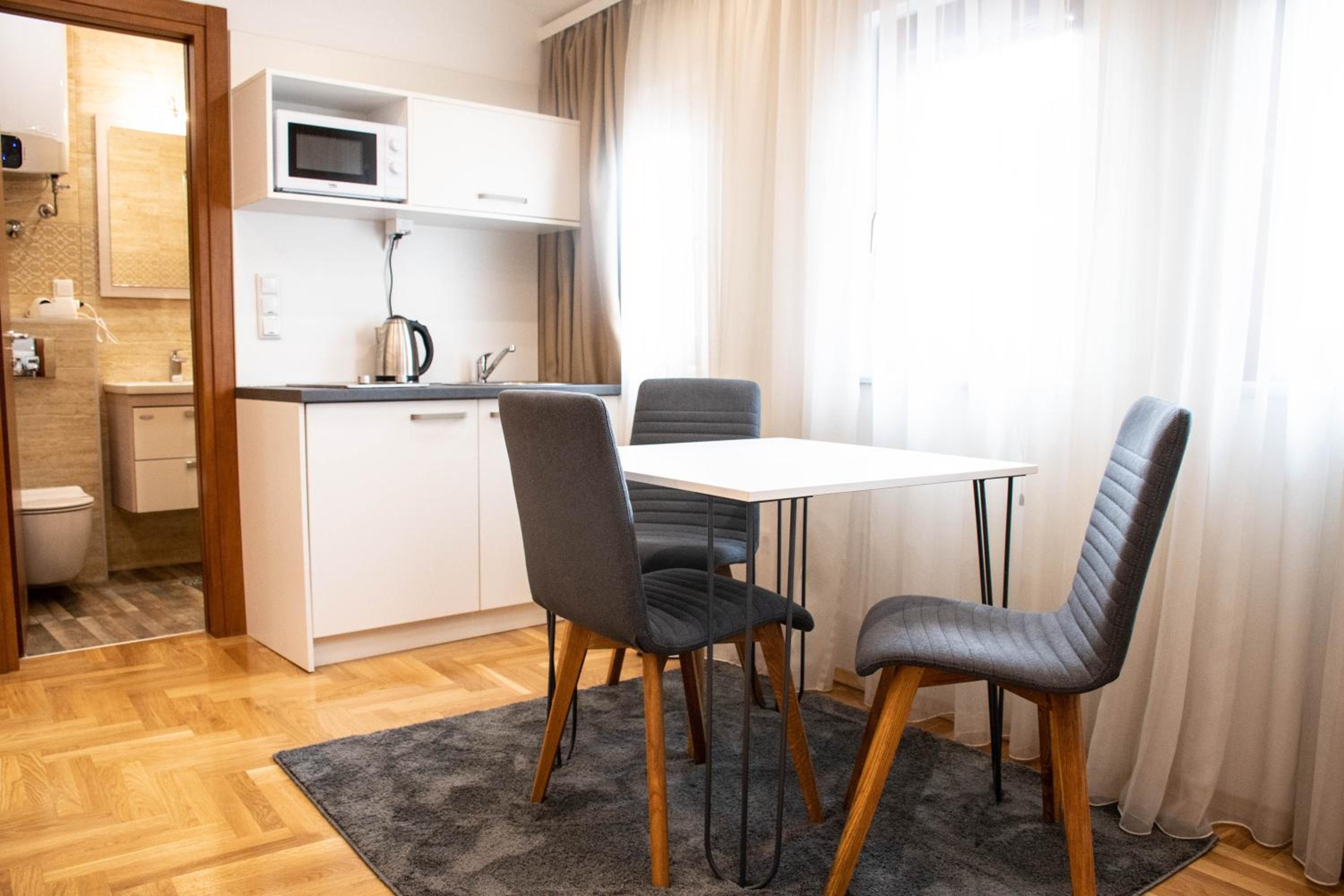 Zambak Apartments