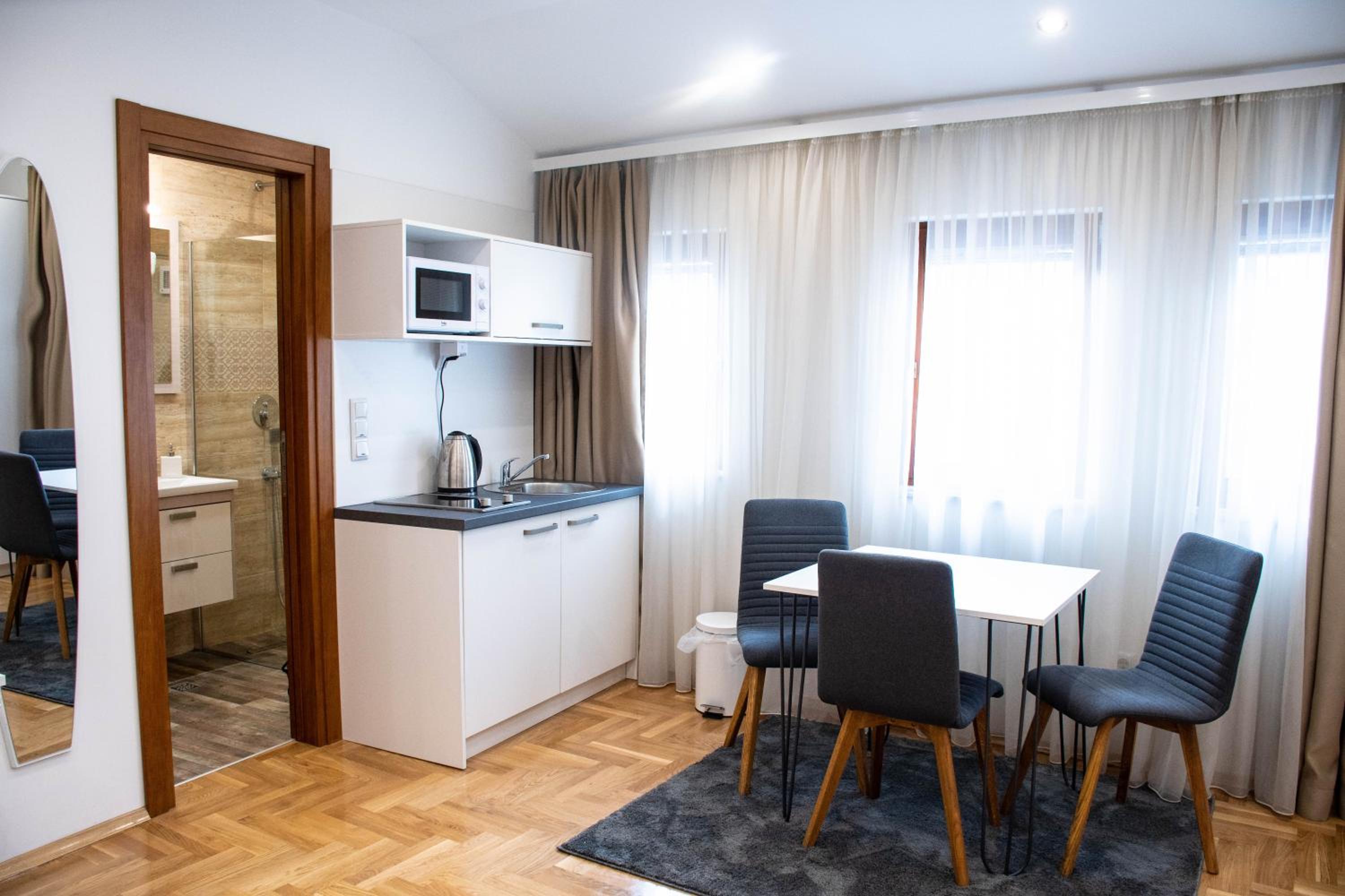 Zambak Apartments