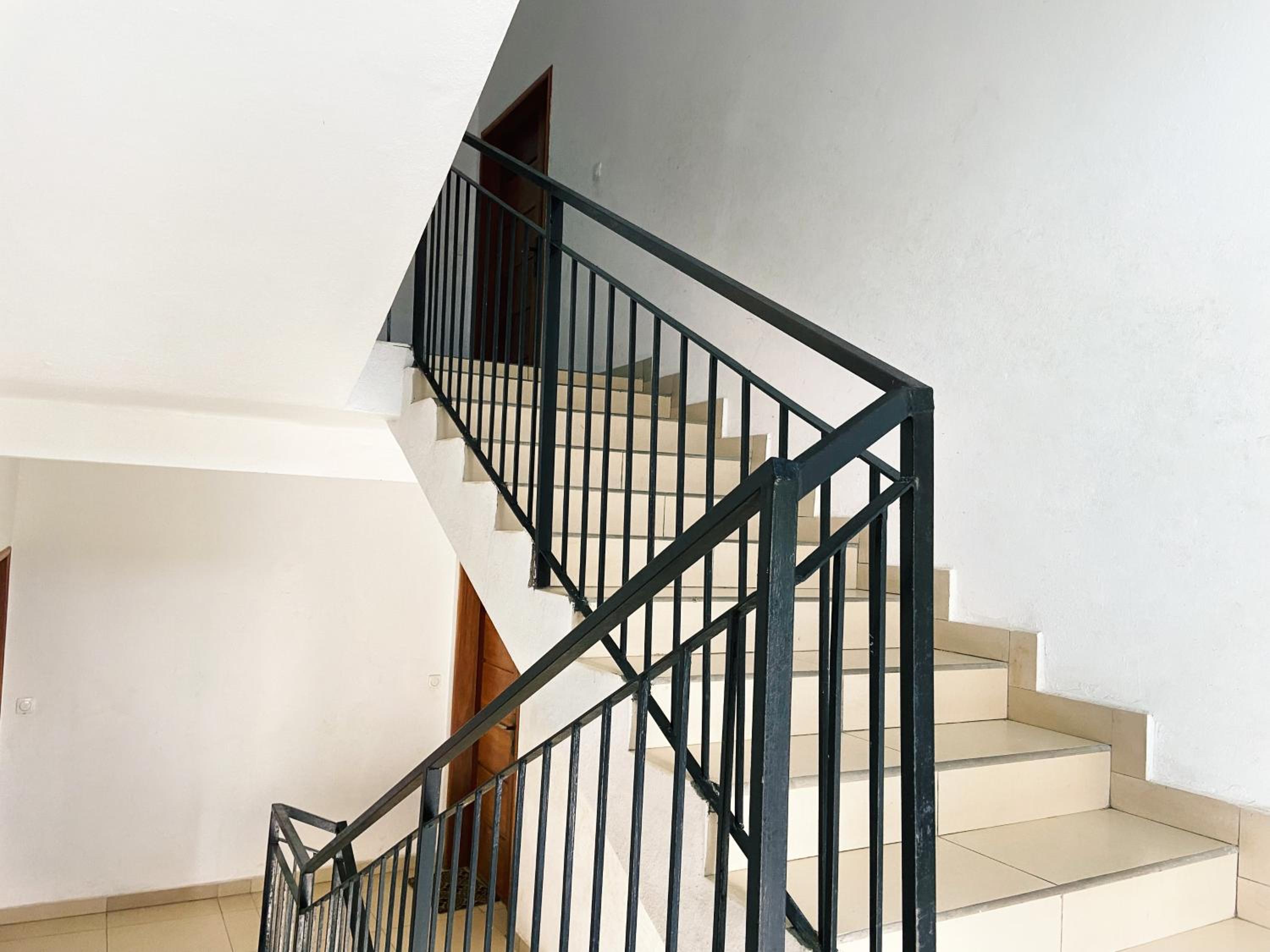 Stylish African-Chic Apartment - WiFi, Gardien, Parking, Climaté