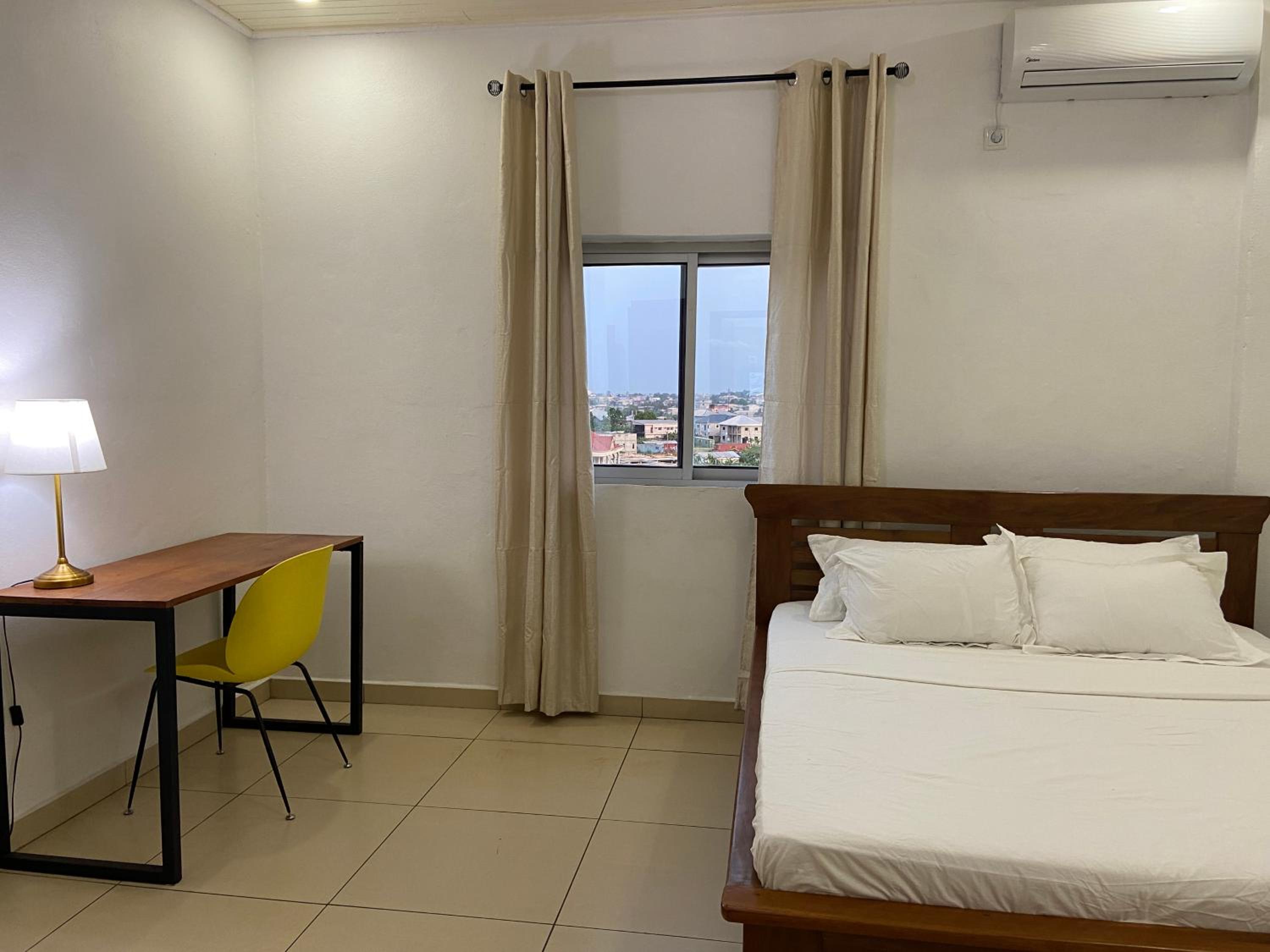 Stylish African-Chic Apartment - WiFi, Gardien, Parking, Climaté