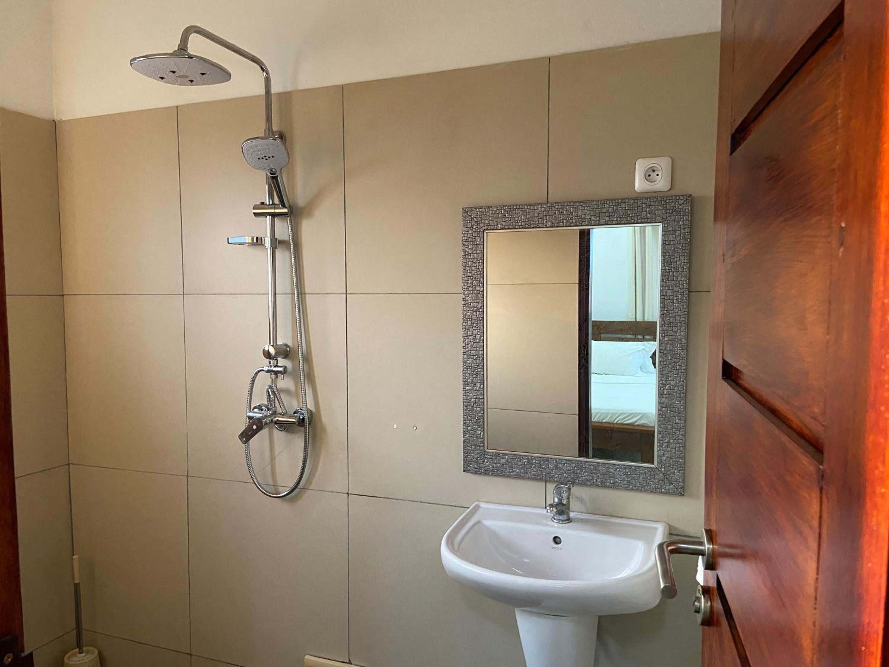 Stylish African-Chic Apartment - WiFi, Gardien, Parking, Climaté