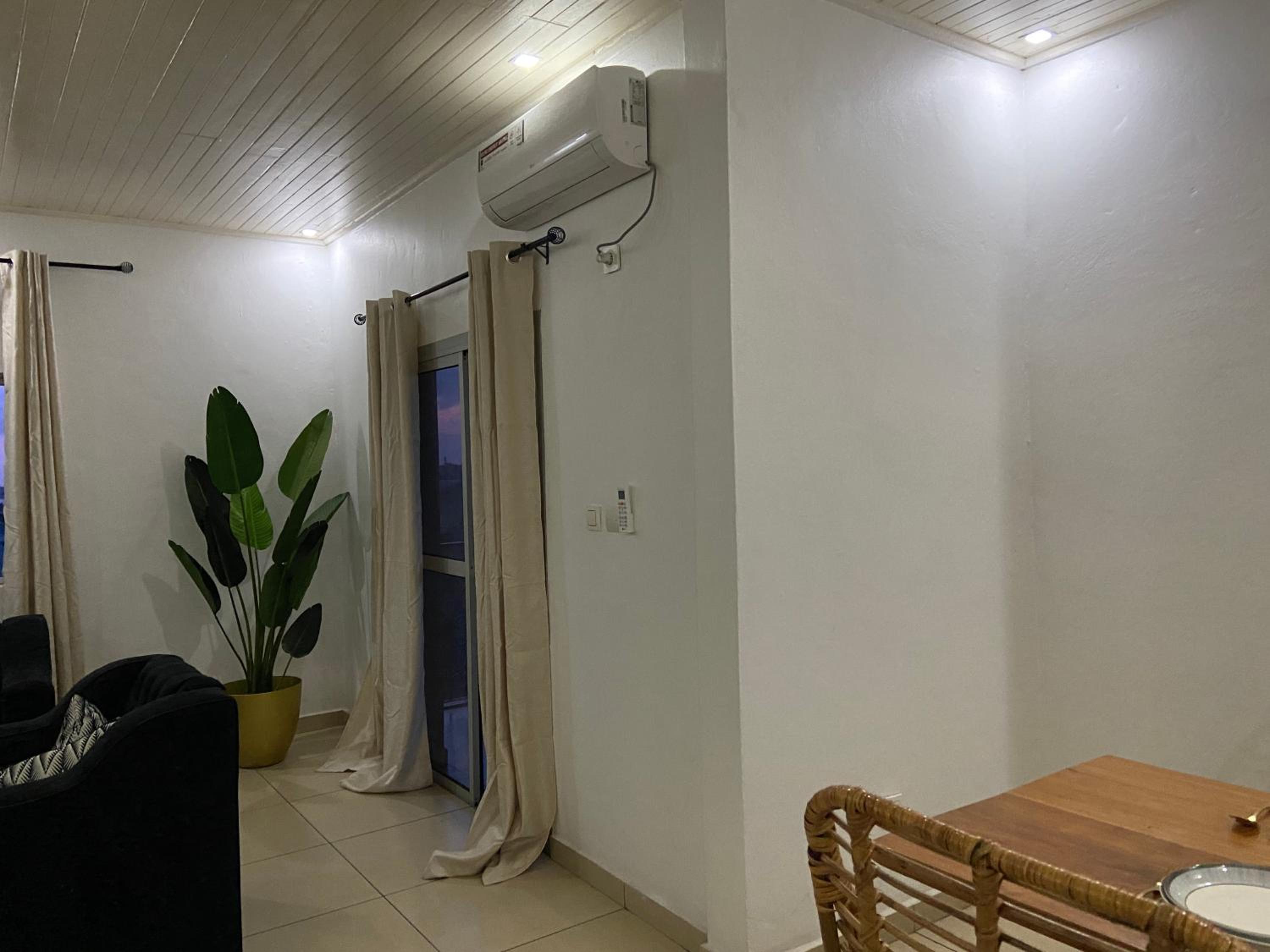 Stylish African-Chic Apartment - WiFi, Gardien, Parking, Climaté