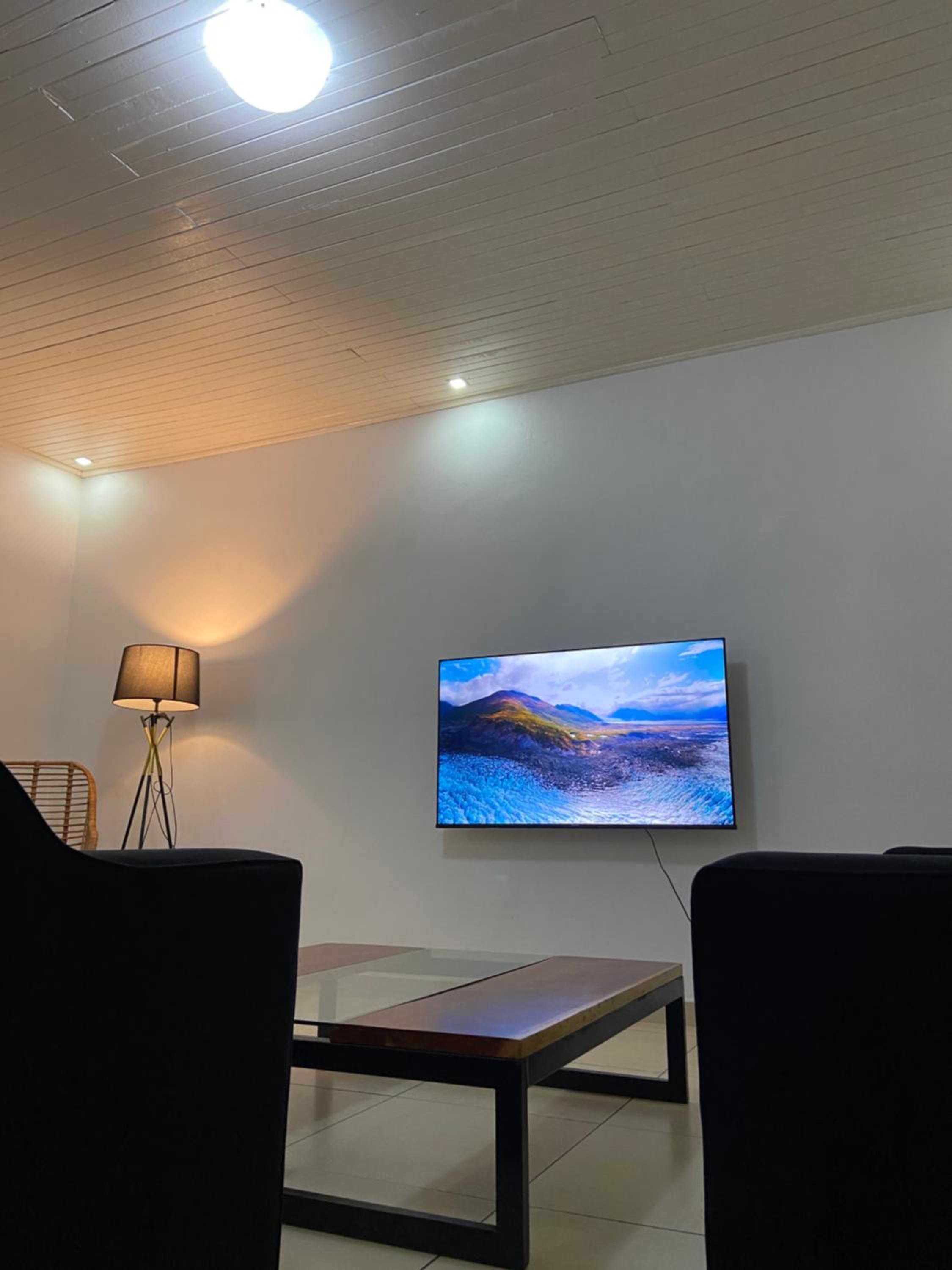 Stylish African-Chic Apartment - WiFi, Gardien, Parking, Climaté