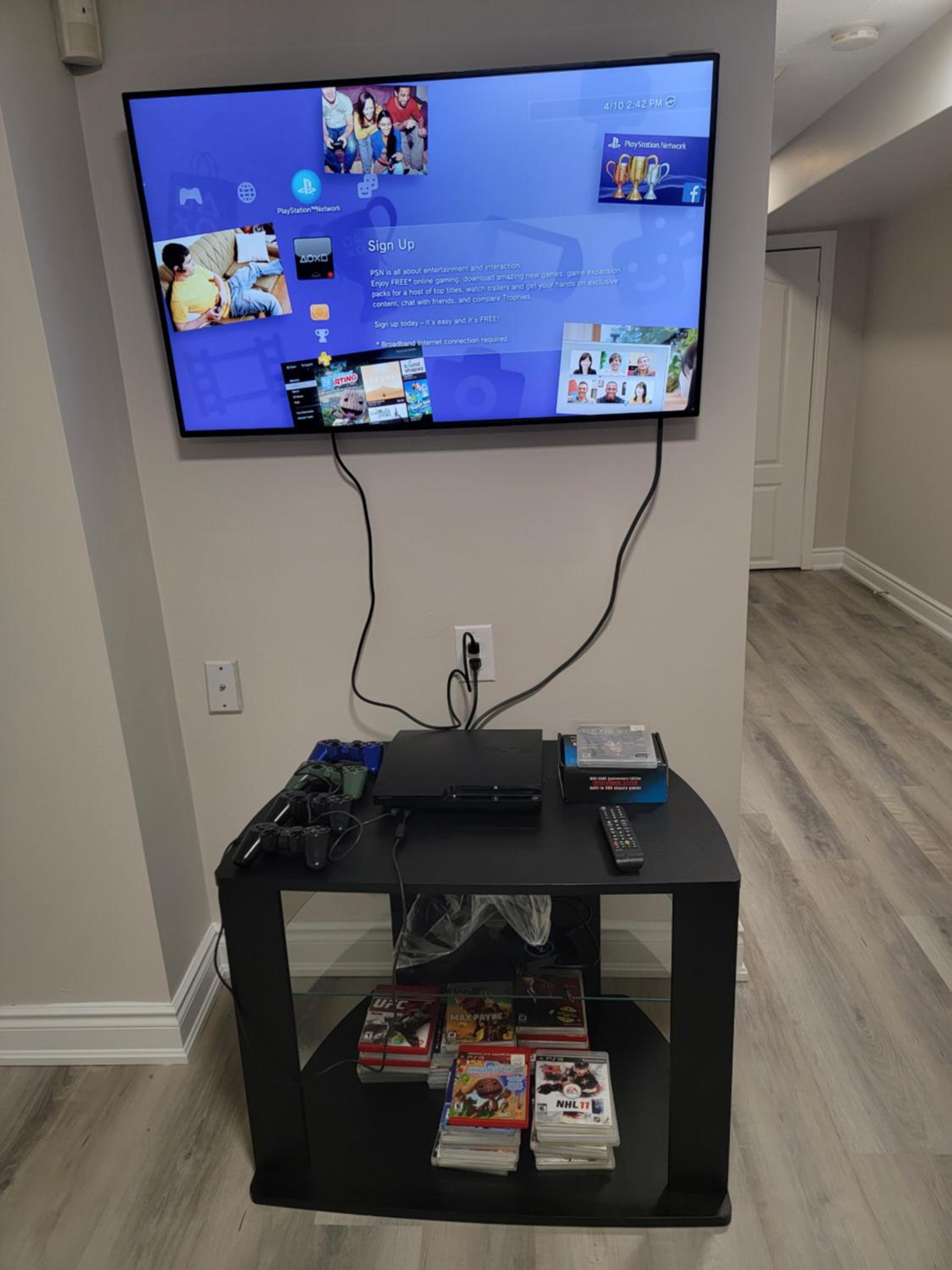 Pristine Pet & Smoke Free 4-Bedroom home near Canada's Wonderland