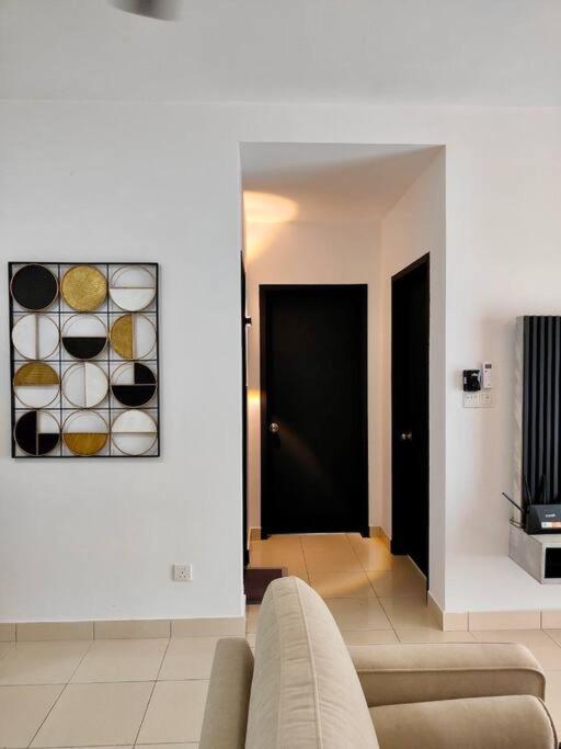 Skyview with Largest Unit Escape! 300mbps wifi and Netflix, High Floor photo 2