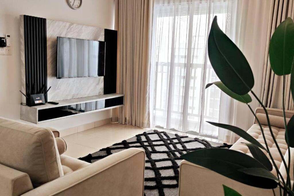 Skyview with Largest Unit Escape! 300mbps wifi and Netflix, High Floor photo 4