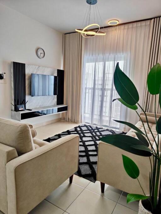 Skyview with Largest Unit Escape! 300mbps wifi and Netflix, High Floor photo 5