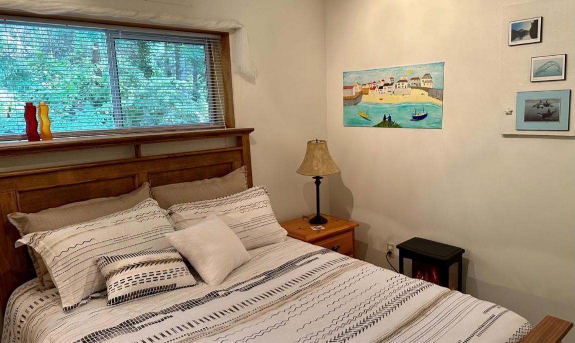 Gabriola Island B&B By The Sea