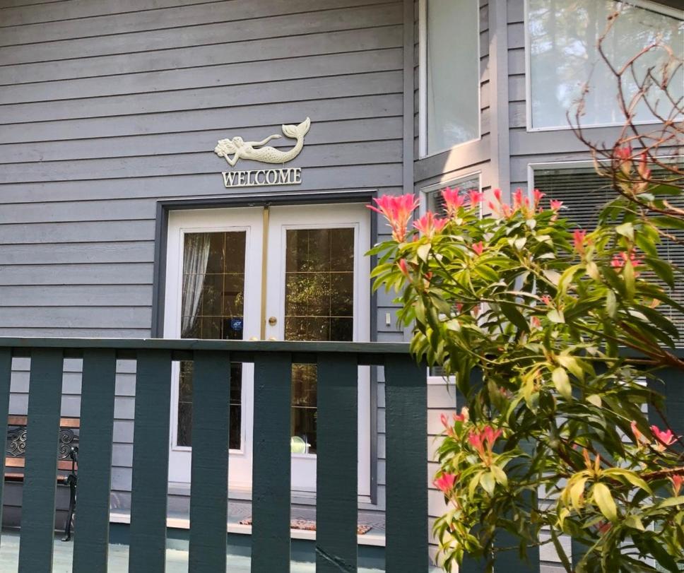 Gabriola Island B&B By The Sea