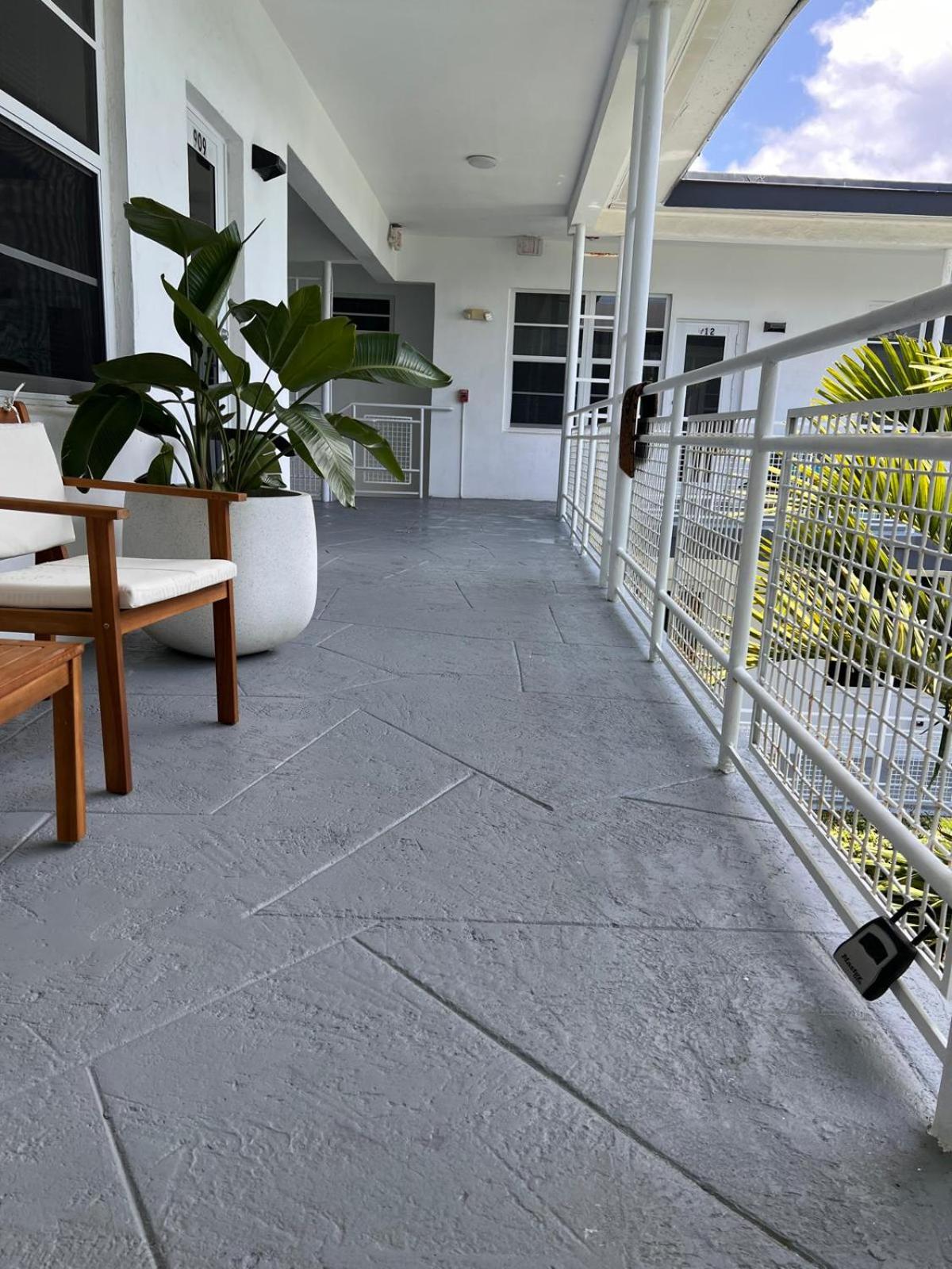 Pool and great view and Nice 1 Bedroorm with Pool in North Beach