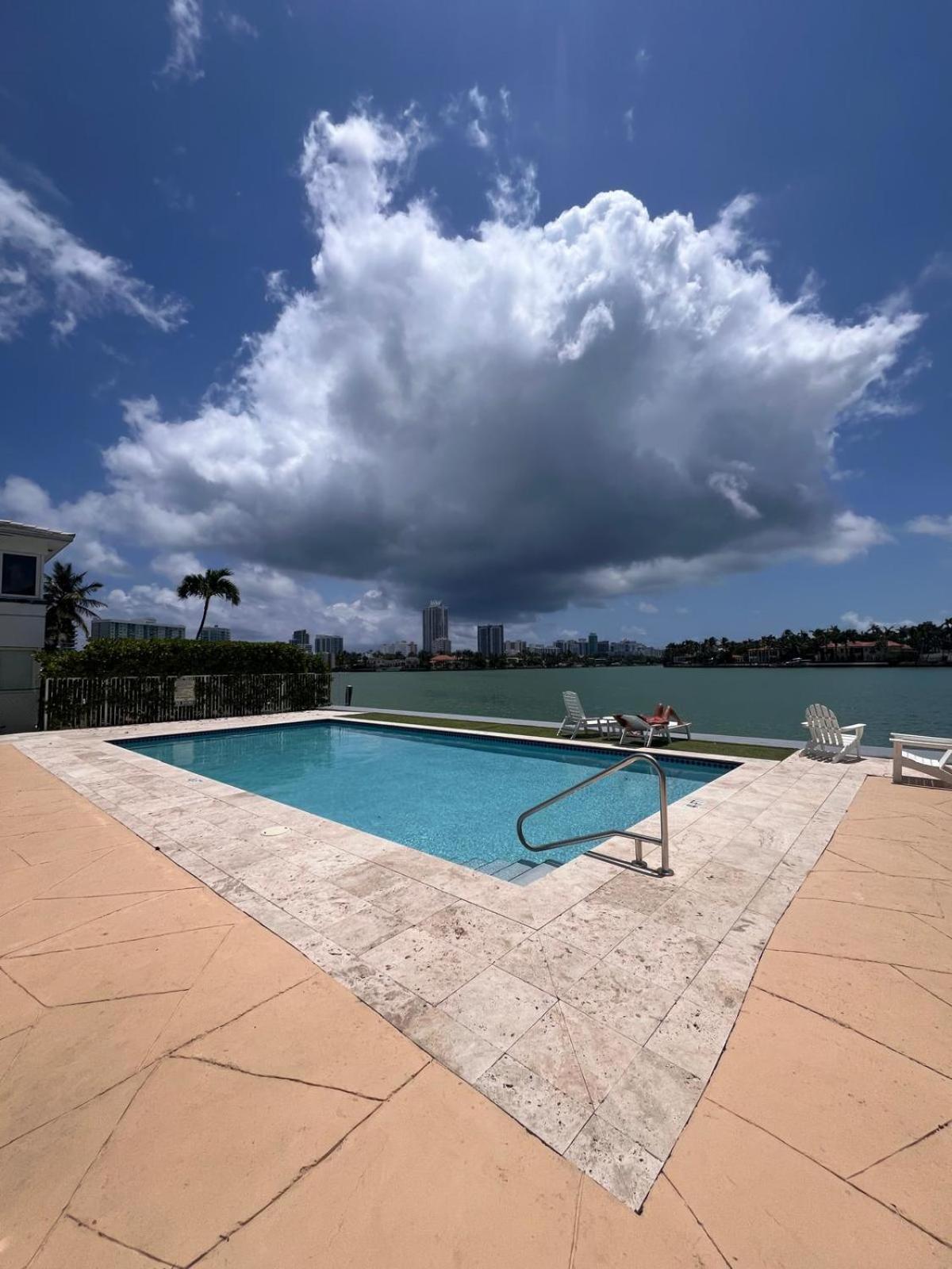 Pool and great view and Nice 1 Bedroorm with Pool in North Beach