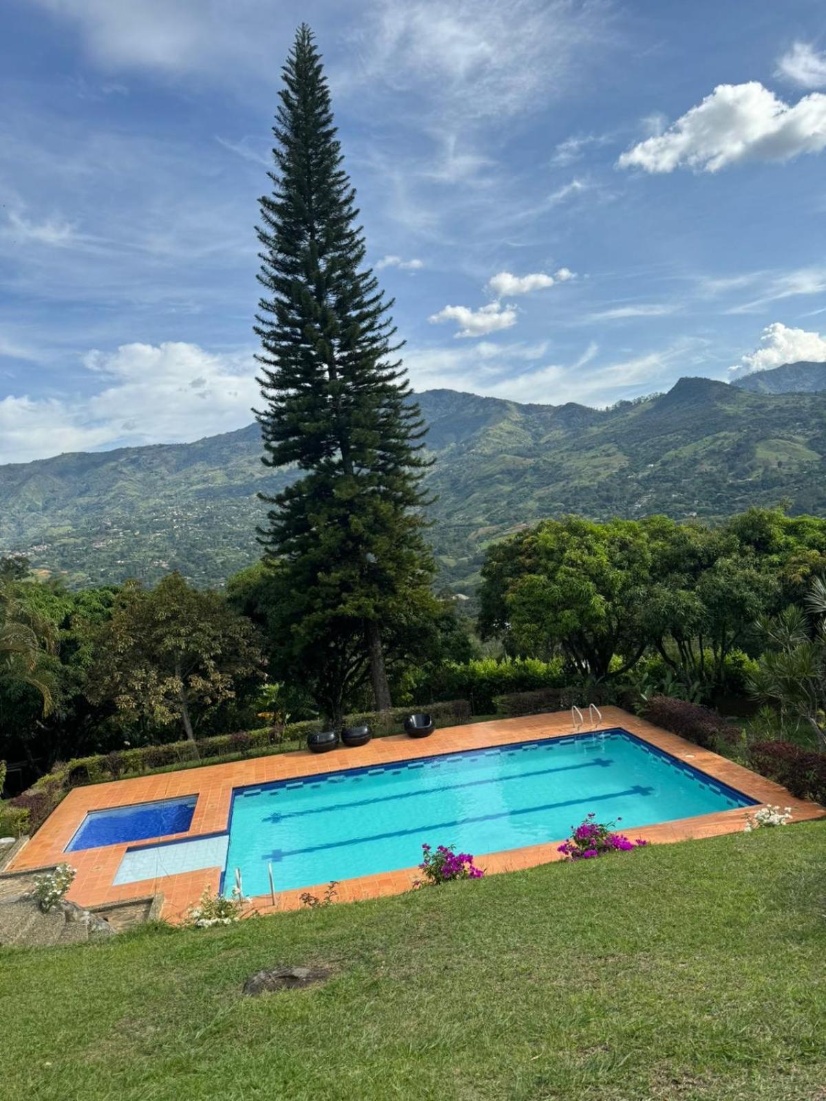 FINCA VILLA LORA GIRARDOTA