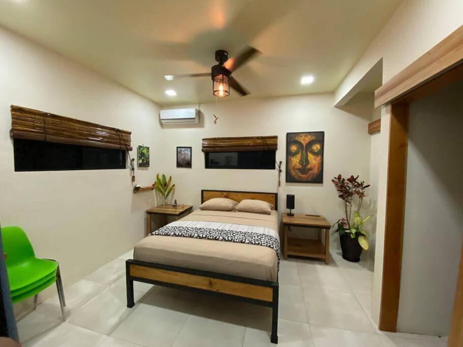 Secluded Jungle Home 5 min walk to the beach - Casa Garza