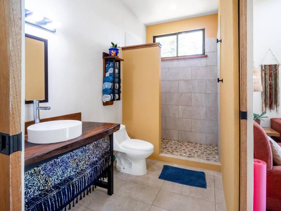 Secluded Jungle Home 5 min walk to the beach - Casa Garza