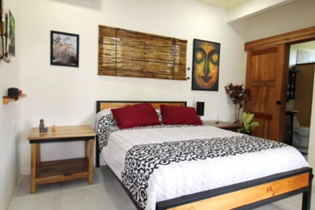 Secluded Jungle Home 5 min walk to the beach - Casa Garza