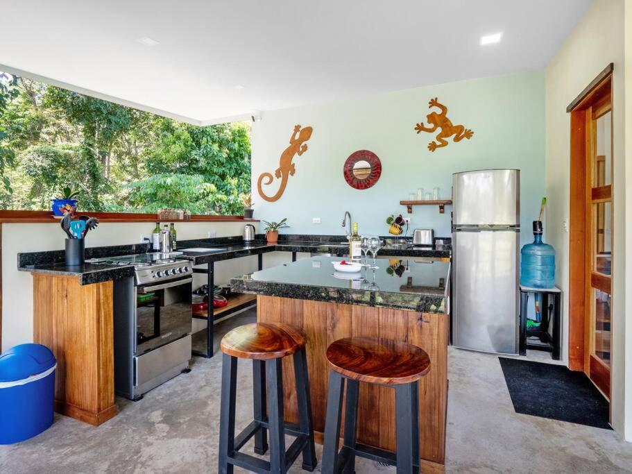 Secluded Jungle Home 5 min walk to the beach - Casa Garza