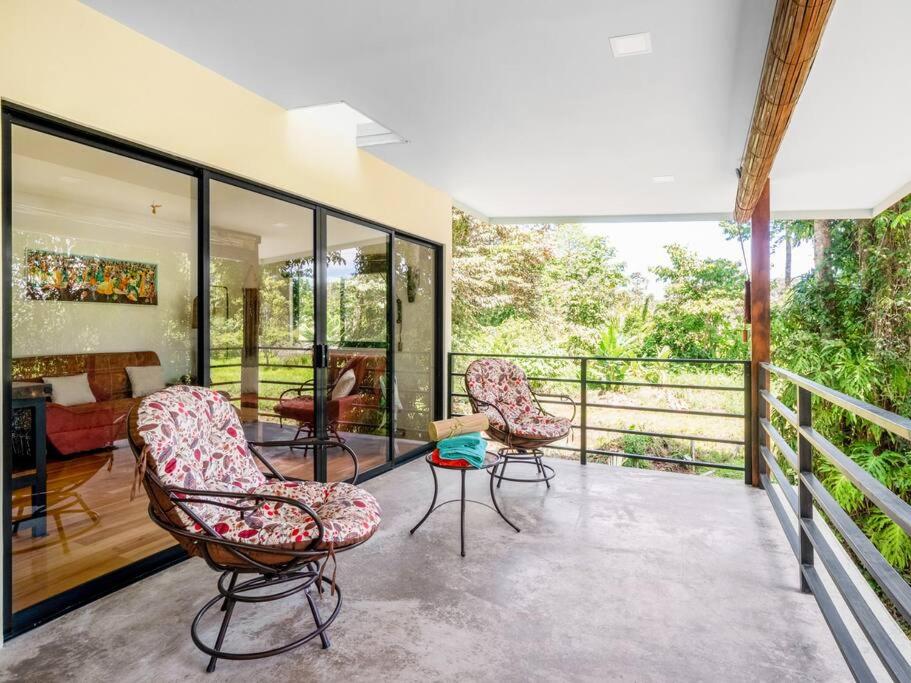 Secluded Jungle Home 5 min walk to the beach - Casa Garza