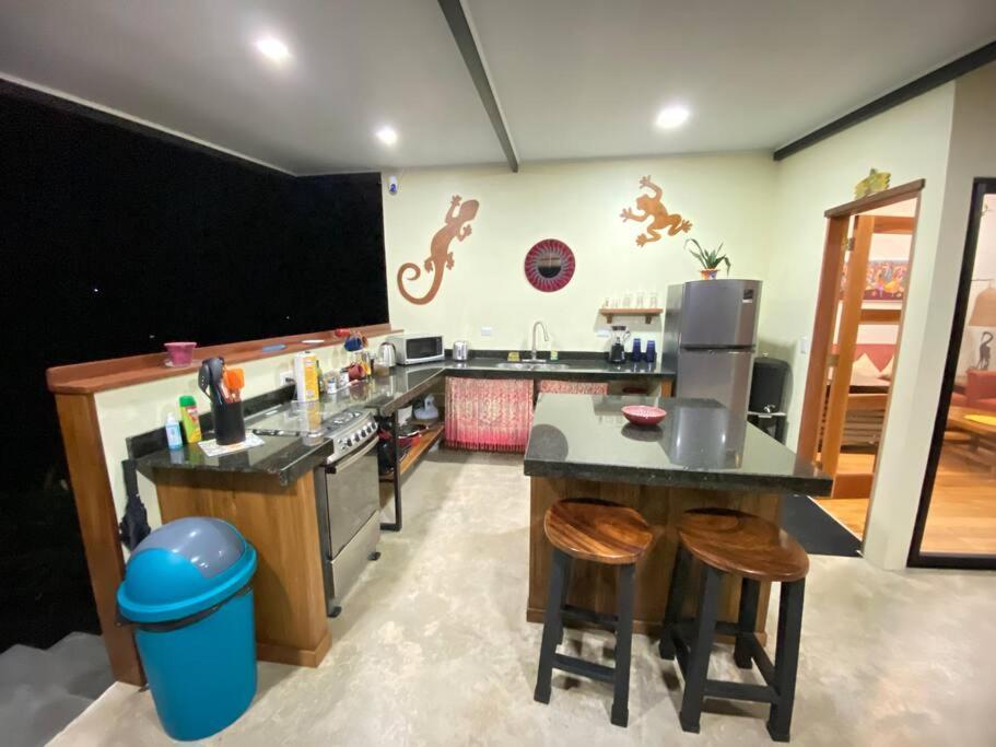 Secluded Jungle Home 5 min walk to the beach - Casa Garza