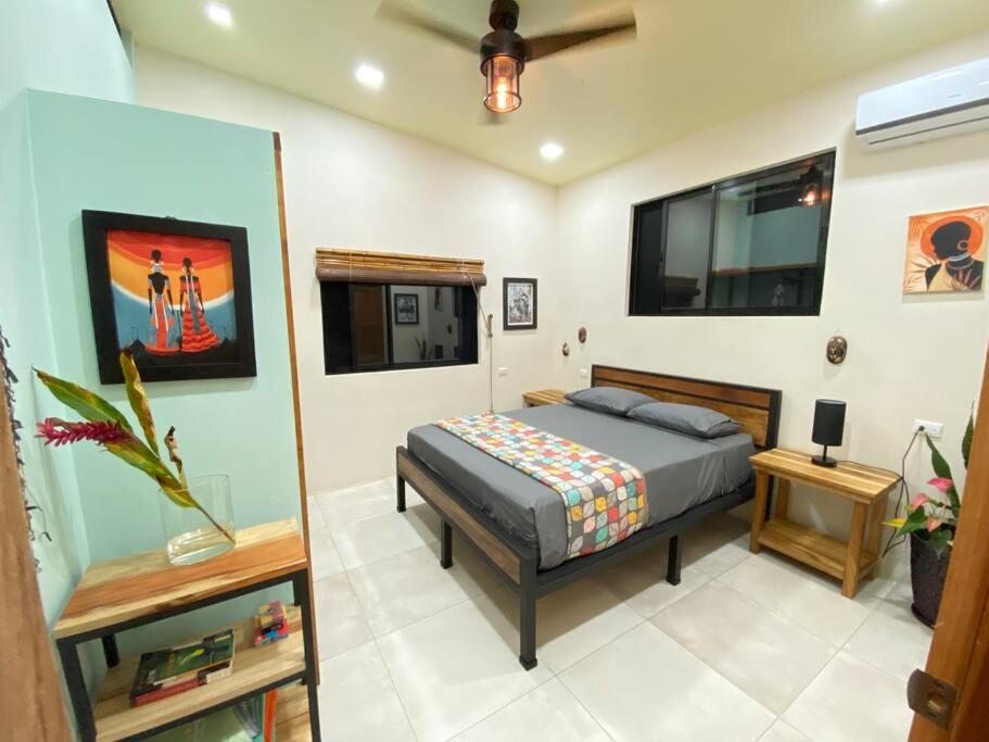Secluded Jungle Home 5 min walk to the beach - Casa Garza