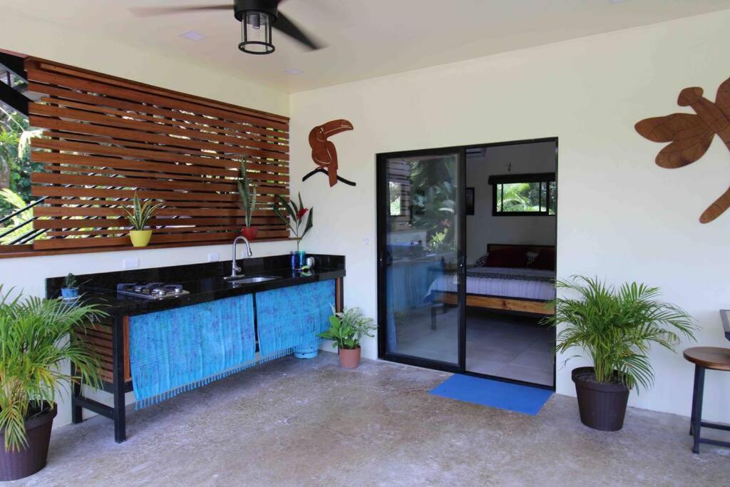Secluded Jungle Home 5 min walk to the beach - Casa Garza