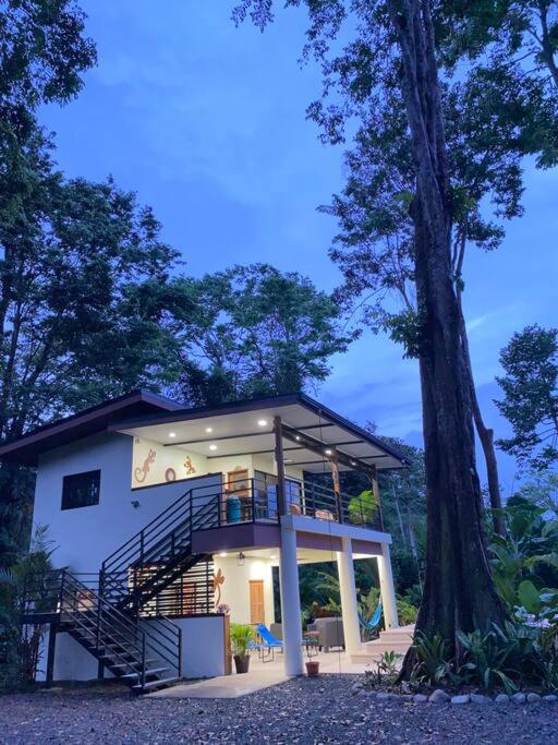 Secluded Jungle Home 5 min walk to the beach - Casa Garza