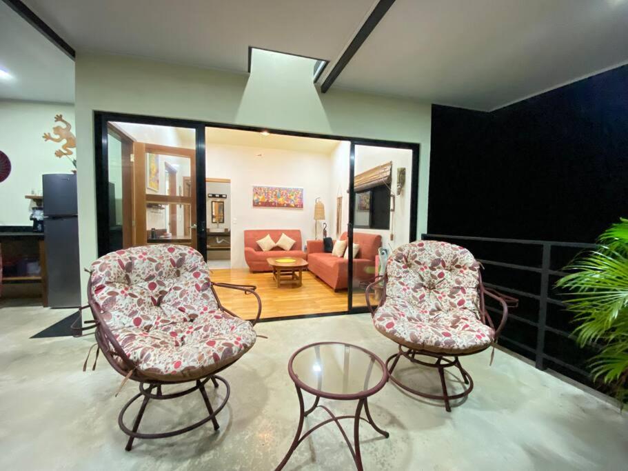 Secluded Jungle Home 5 min walk to the beach - Casa Garza