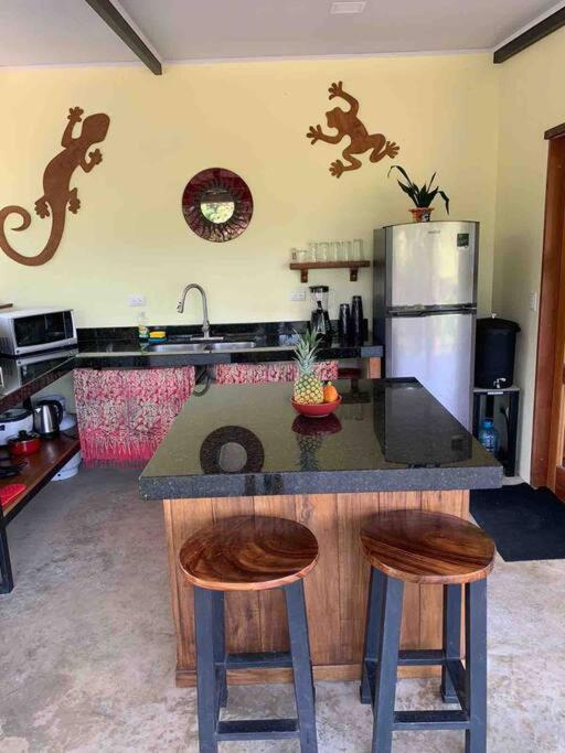 Secluded Jungle Home 5 min walk to the beach - Casa Garza