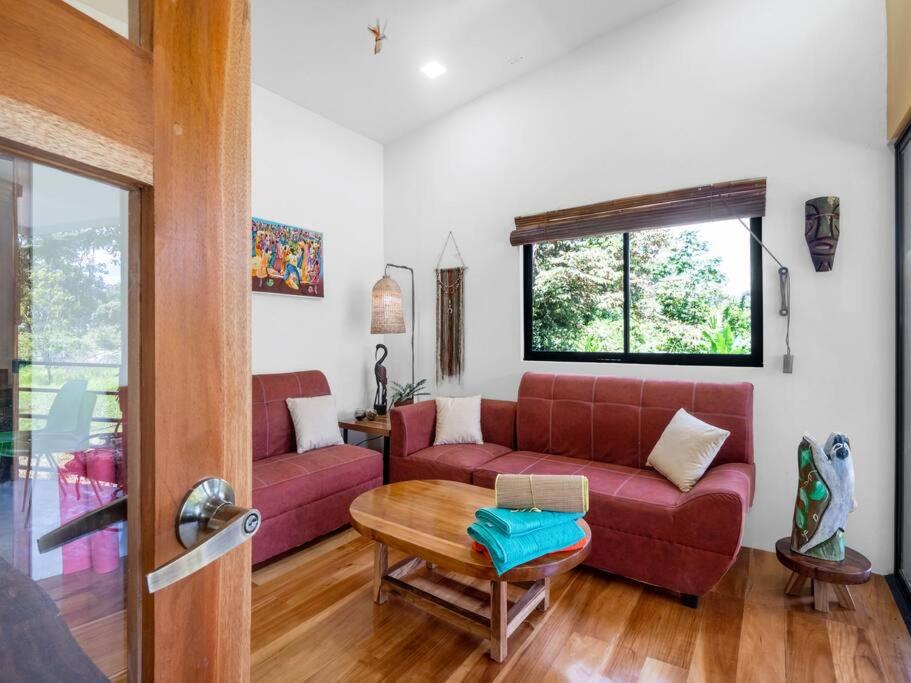 Secluded Jungle Home 5 min walk to the beach - Casa Garza