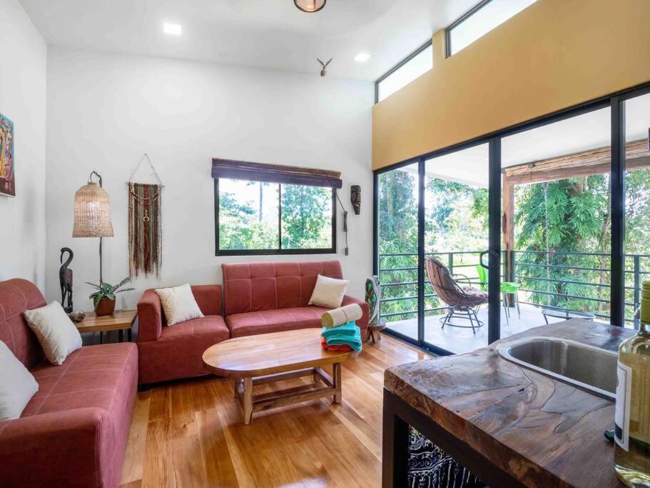 Secluded Jungle Home 5 min walk to the beach - Casa Garza