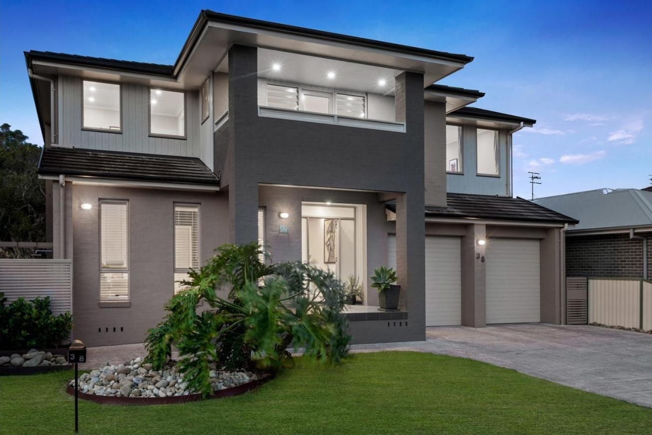 6 Bedroom Beach & Lake Oasis