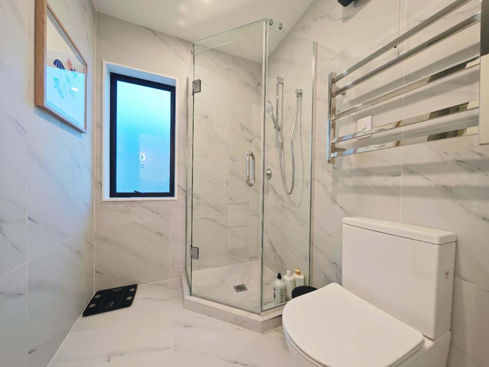 Modern & Cozy 3-Bedroom Home + Great Location view 5