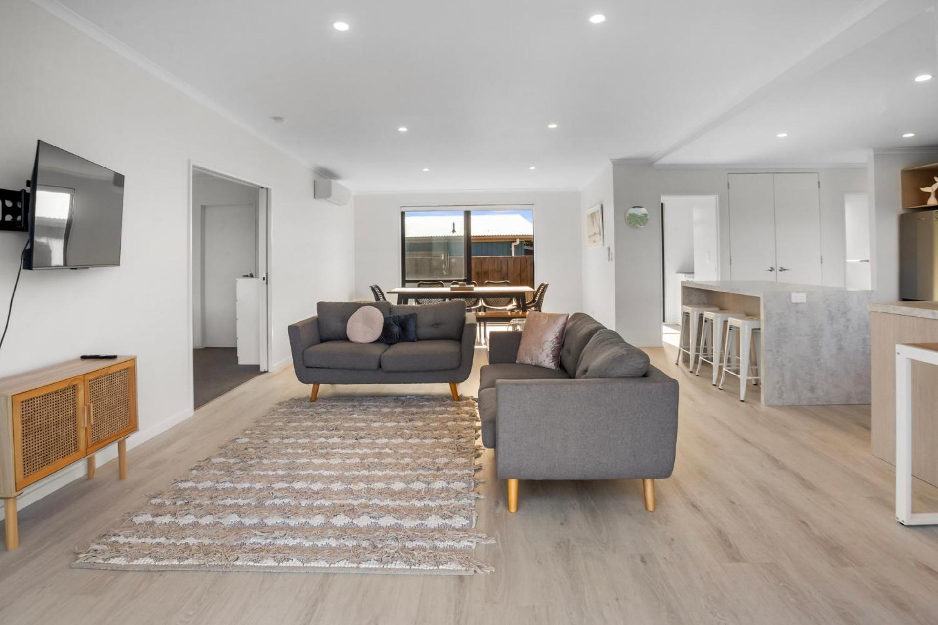 Modern Family Bach - Waihi Beach Holiday Home