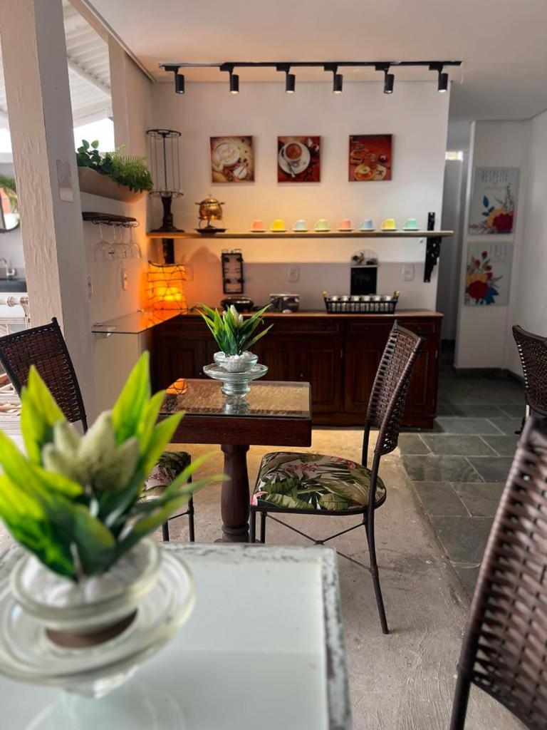 SUITE 15 Casal e 2 crianças de até 7 a 12 anos Pousada Cristais do Vale
