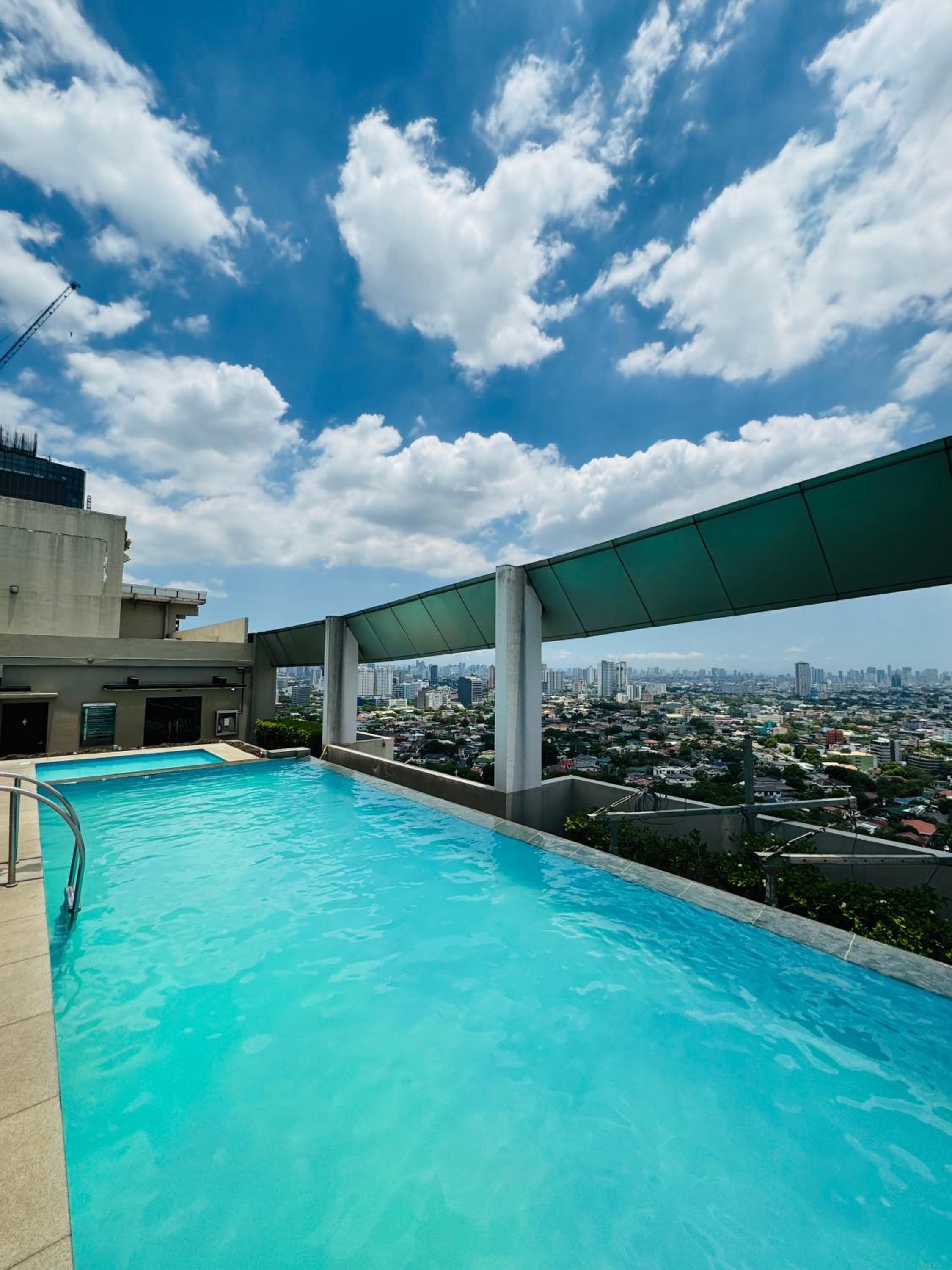 Vinia Infinity Studio 1 Near Malls with WiFi and Netflix view 2