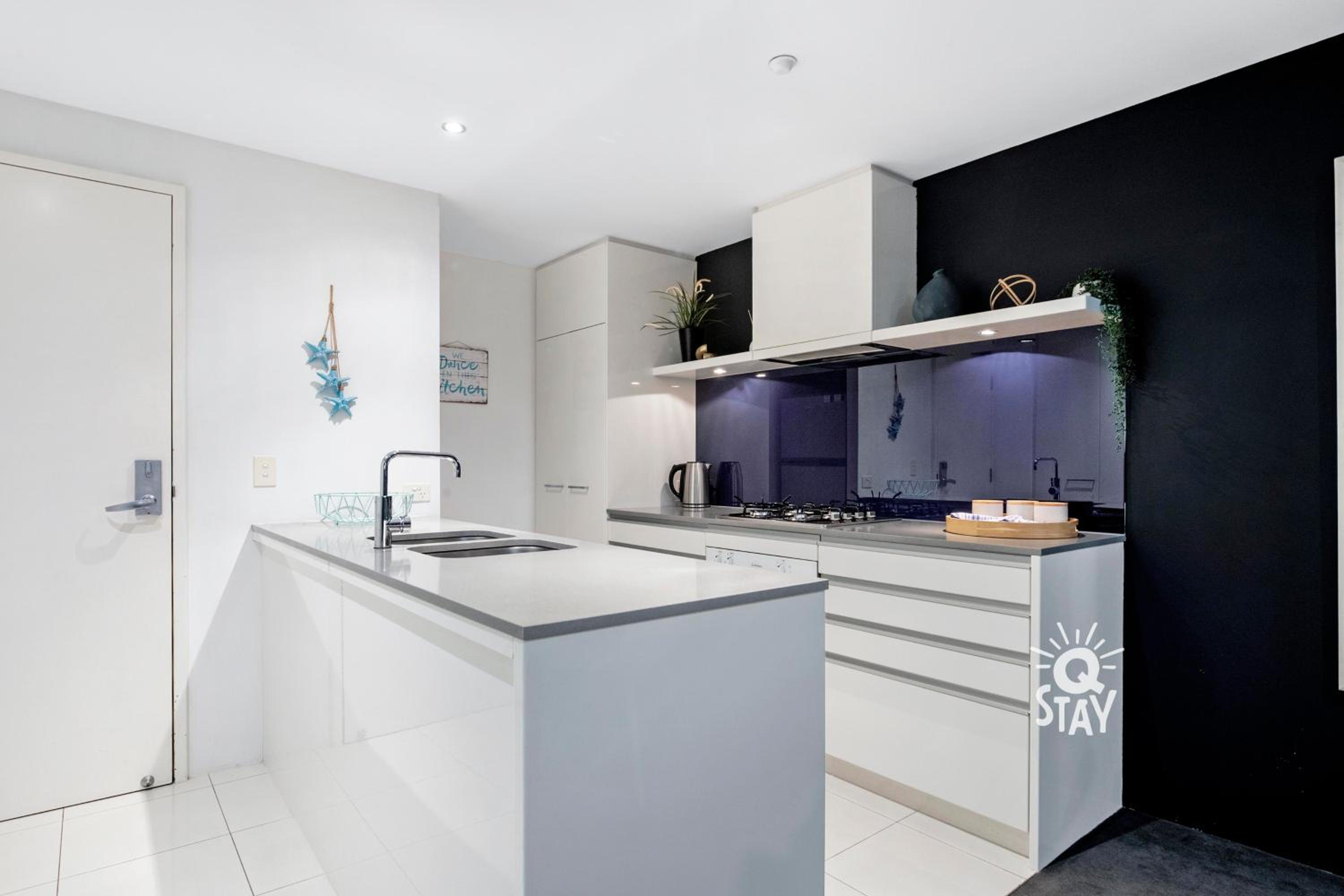 LIMITED 7 NIGHT DEAL in 2 Bedroom SPA Hinterland at Circle on Cavill - KIDS STAY FREE!!!