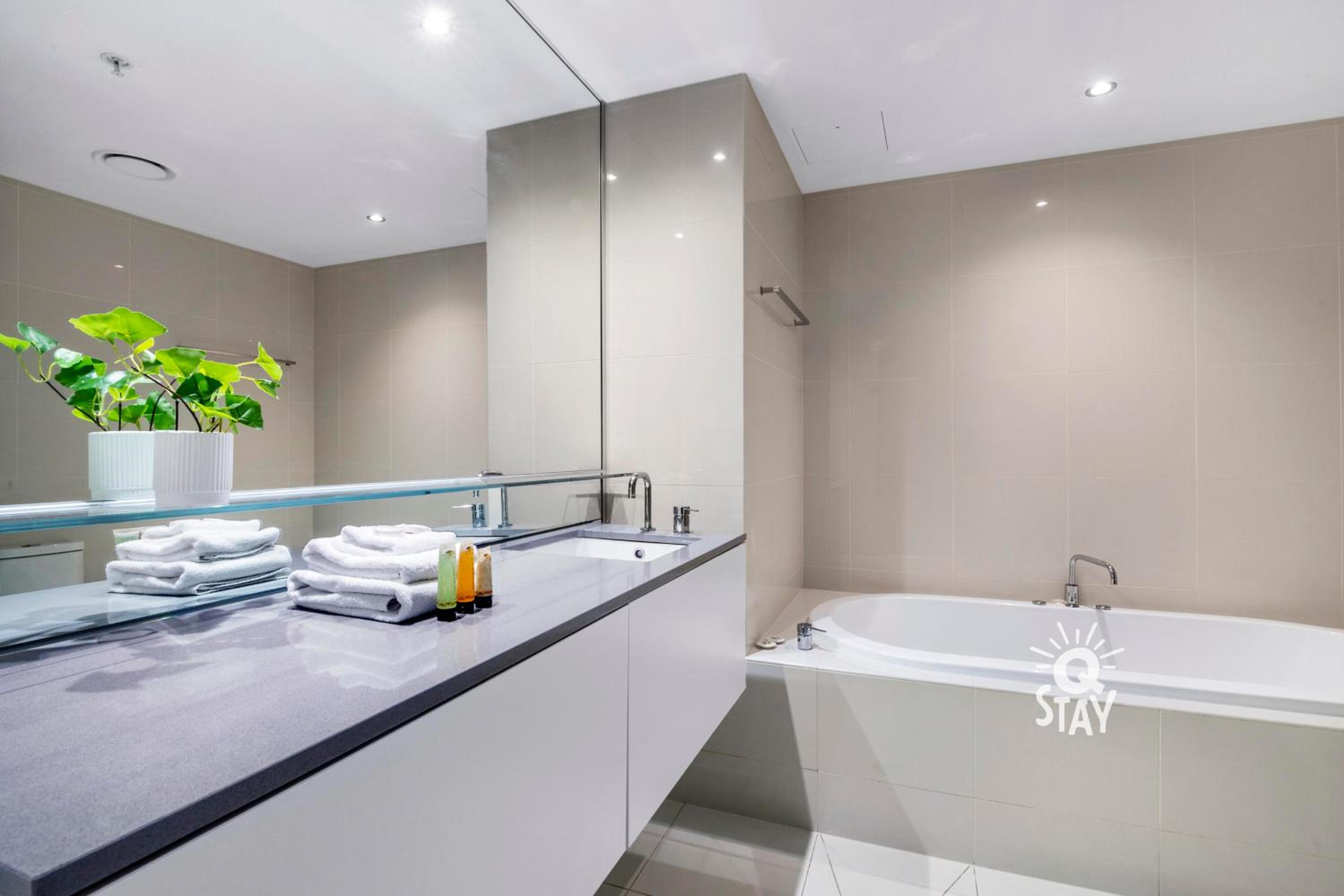 LIMITED 7 NIGHT DEAL in 2 Bedroom SPA Hinterland at Circle on Cavill - KIDS STAY FREE!!!