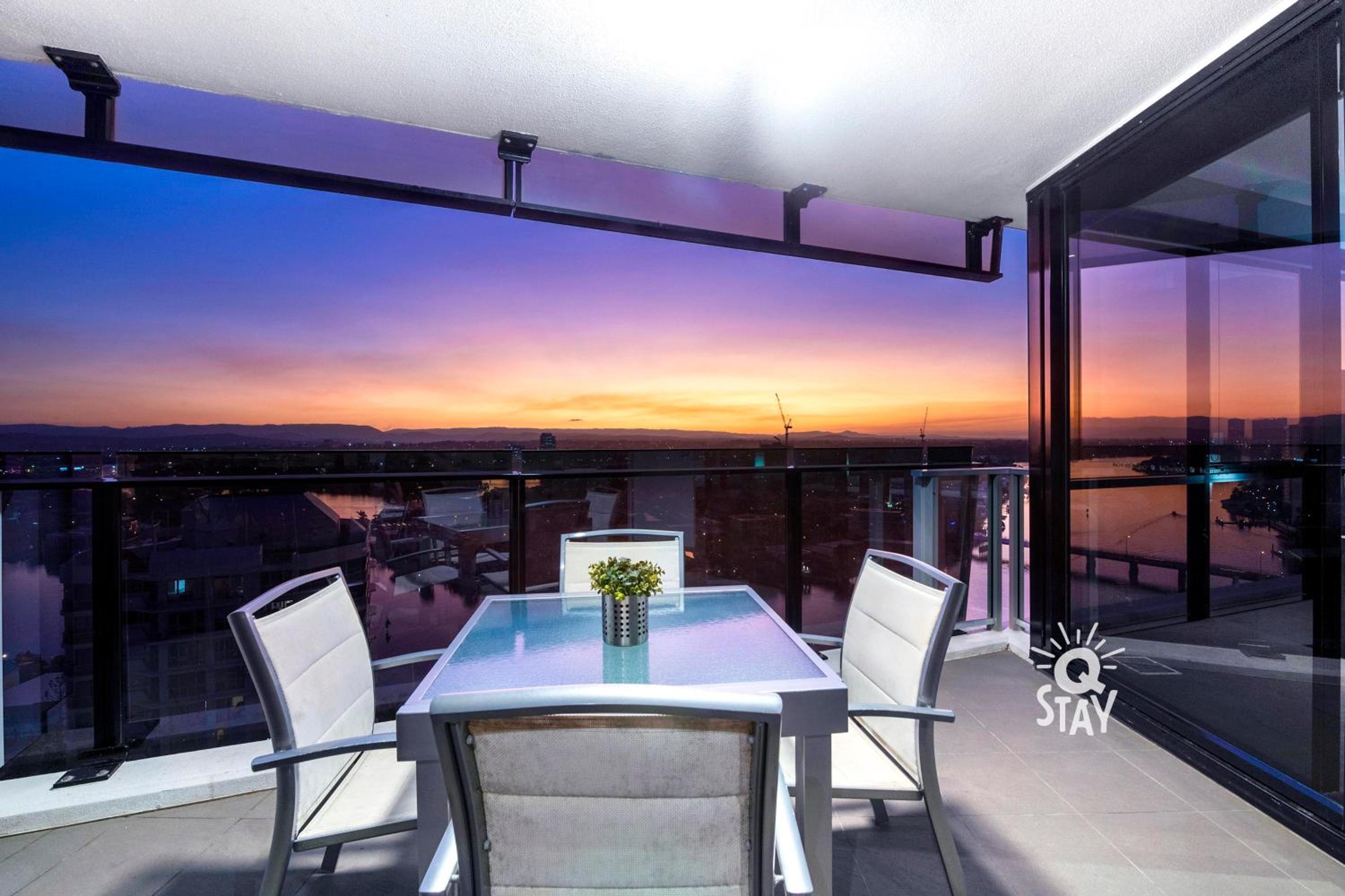 LIMITED 7 NIGHT DEAL in 2 Bedroom SPA Hinterland at Circle on Cavill - KIDS STAY FREE!!!