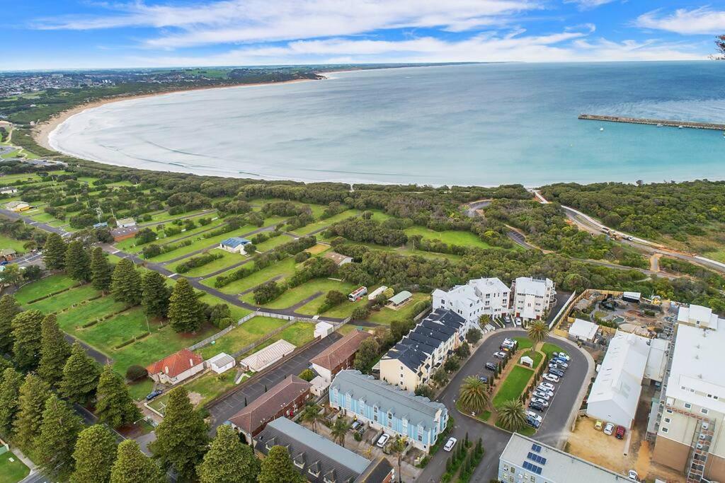 Four bedroom beachside apartment