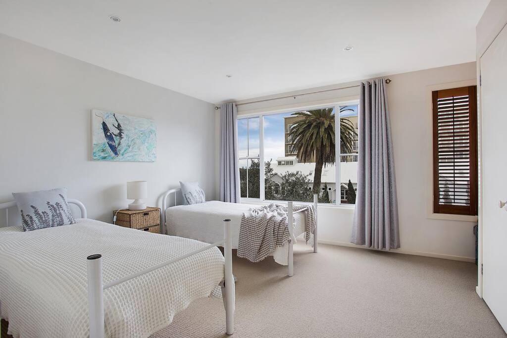 Four bedroom beachside apartment