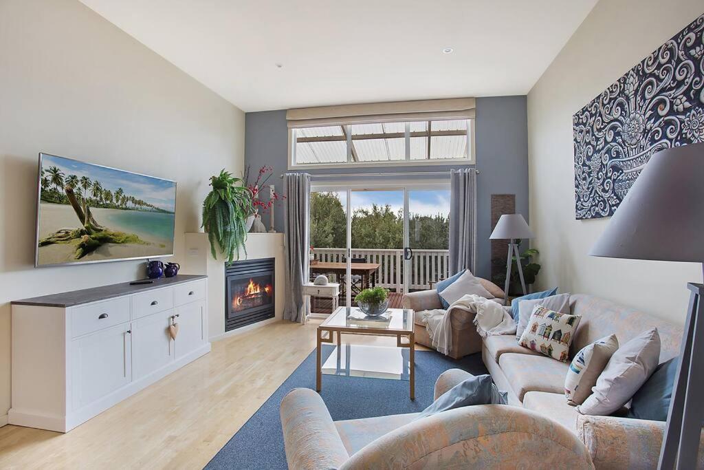 Four bedroom beachside apartment