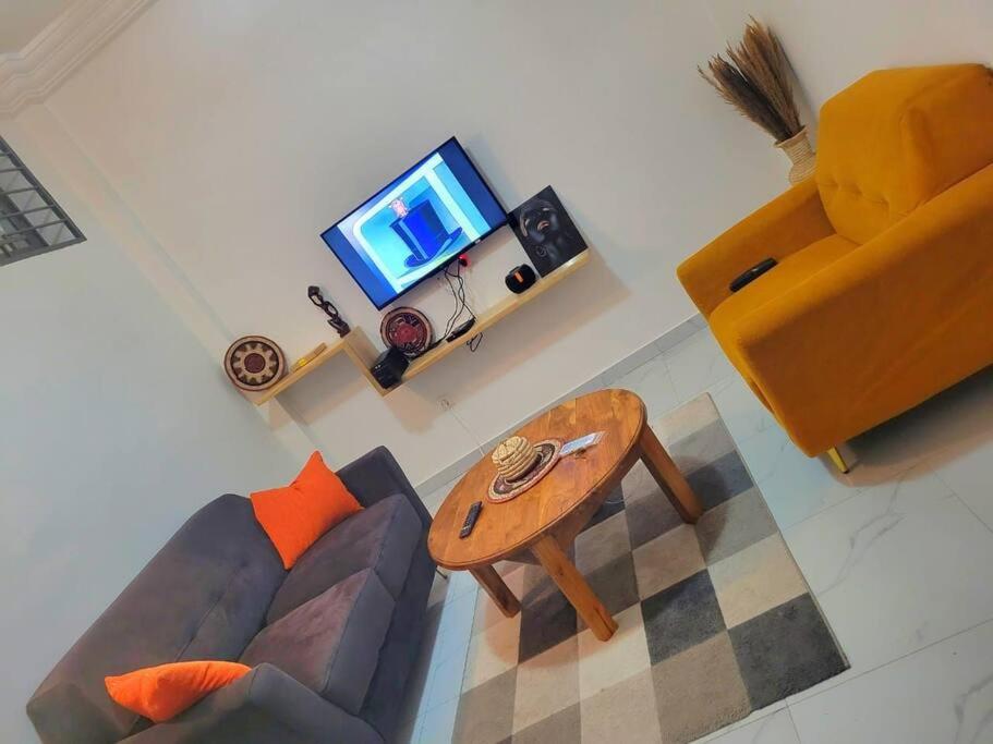 une chambre et un salon chez 198 à Cotonou