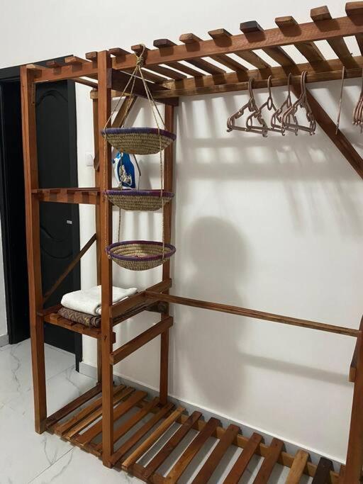 une chambre et un salon chez 198 à Cotonou