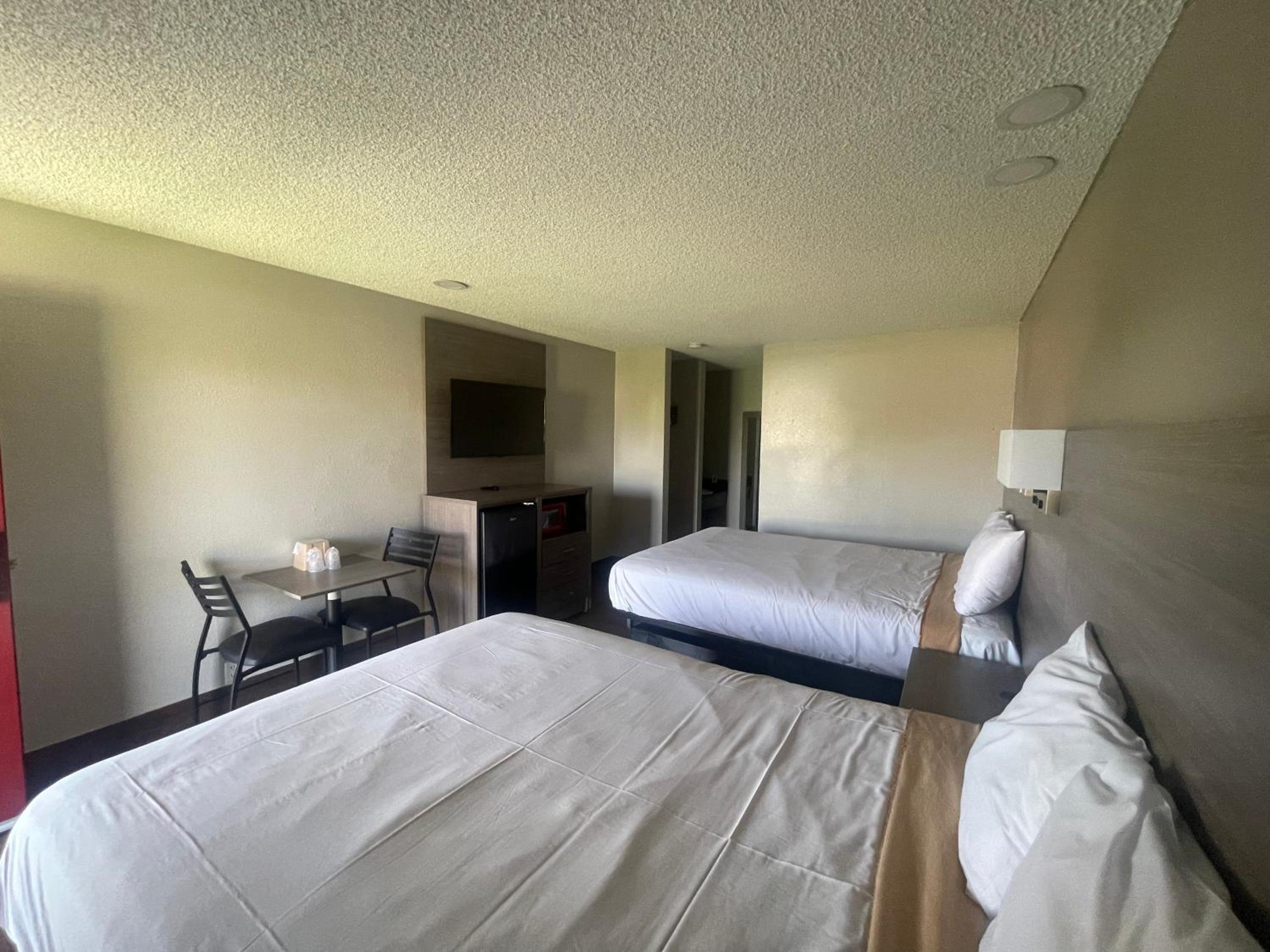 San Bernardino Vacations - Economy Inn - Property Image 21